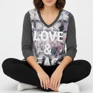 Bobeau Love & Peace Quote Abstract Graphic Top Cropped 3/4 Sleeve Gray Medium